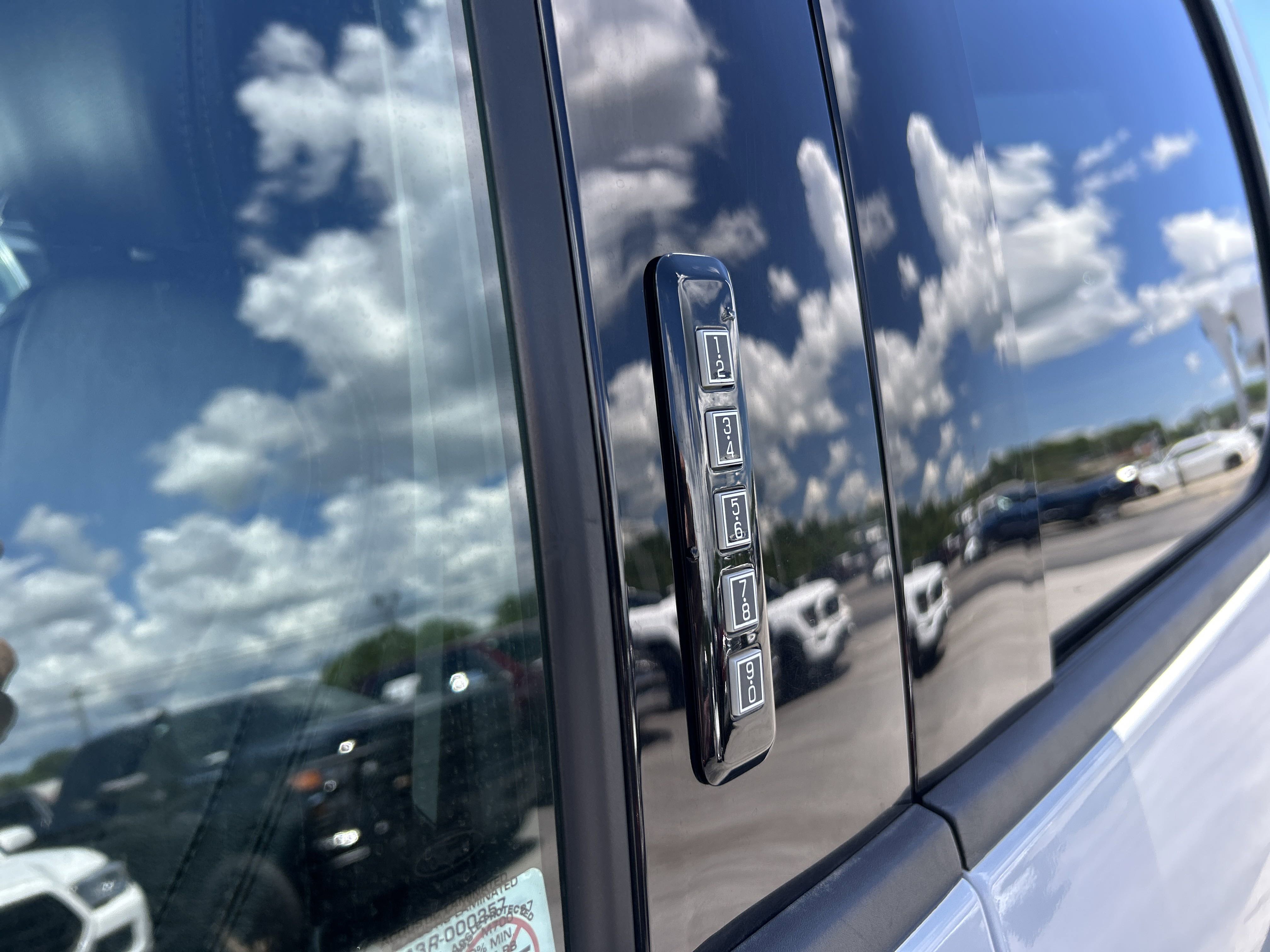 Used 2020 Ford F150 Lariat w/ Equipment Group 502A Luxury AWD/4WD image 16