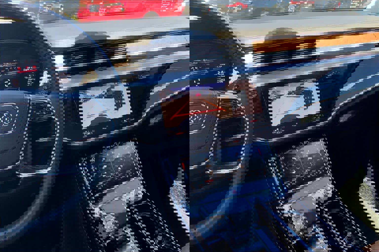 Used 2022 Audi A8 L 3.0T image 6