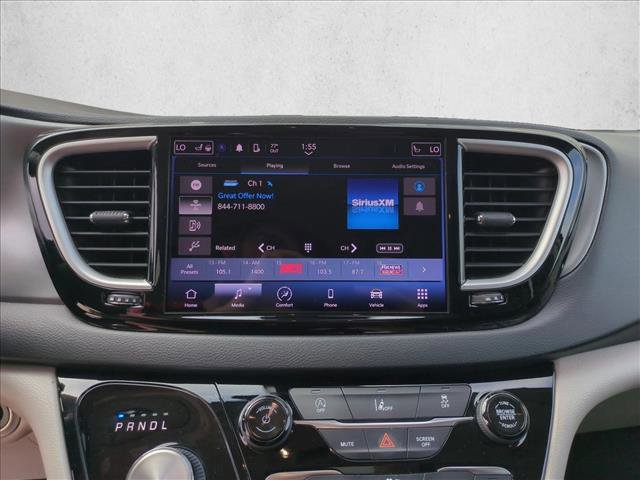 Used 2022 Chrysler Pacifica Touring-L FWD image 14