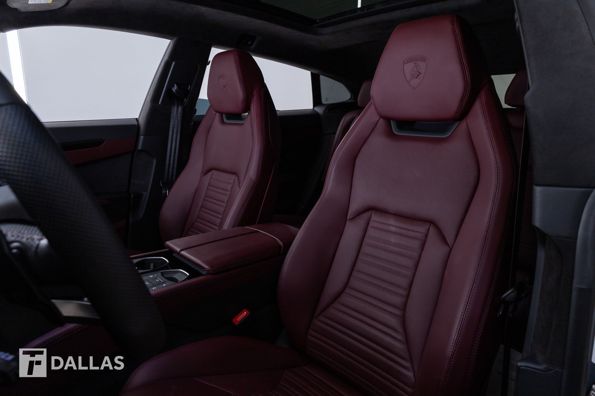 Used 2025 Lamborghini Urus SE AWD/4WD image 24