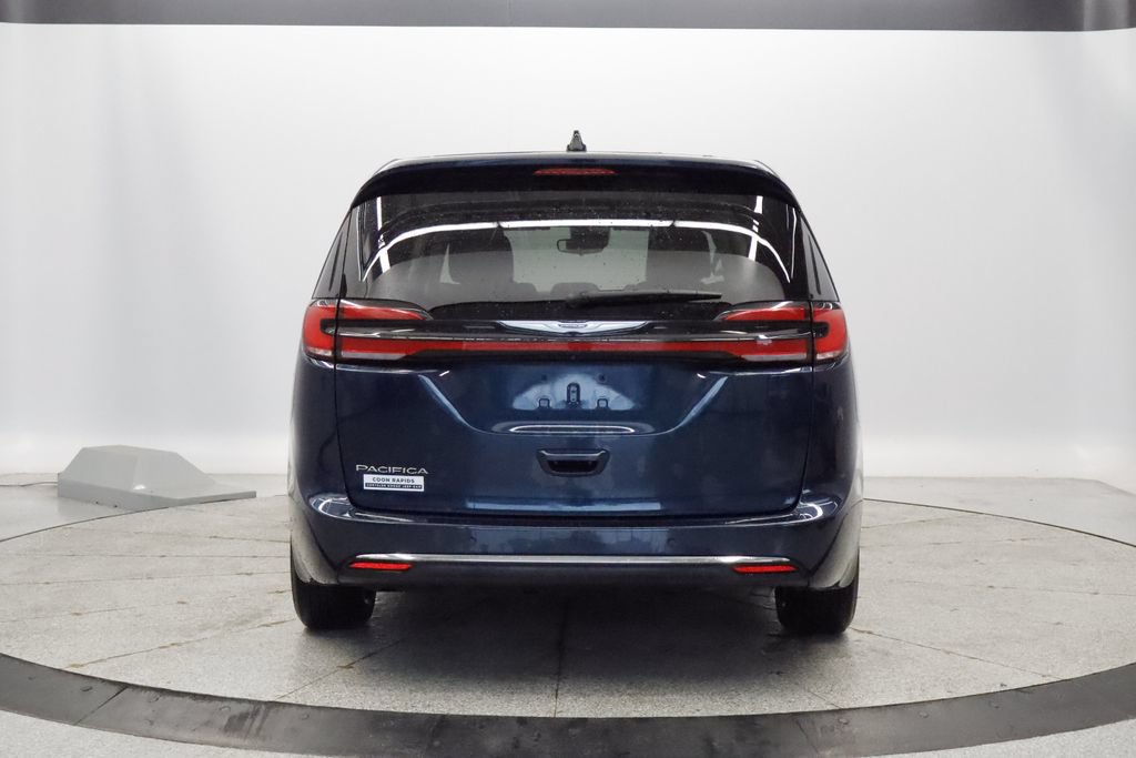 Certified 2023 Chrysler Pacifica Touring-L FWD image 4