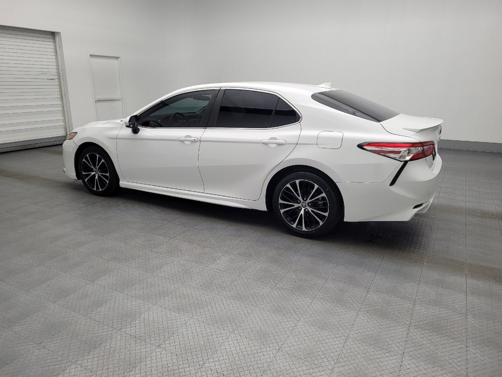 Used 2020 Toyota Camry SE image 3