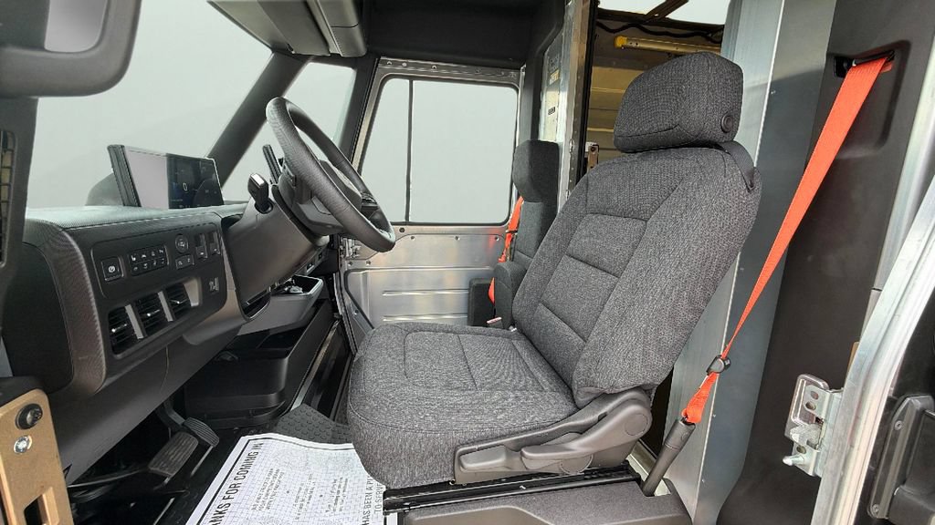 Used 2024 Chevrolet Brightdrop 400 w/ Commercial Equipment Package AWD/4WD image 17