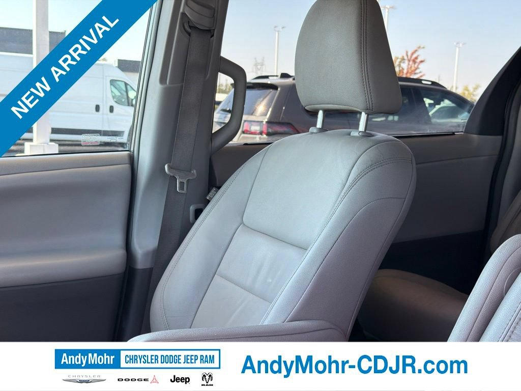 Used 2015 Toyota Sienna XLE FWD image 14