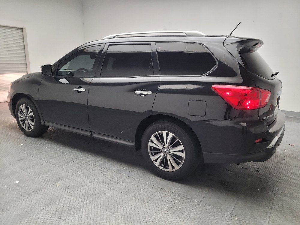 Used 2018 Nissan Pathfinder SL image 3