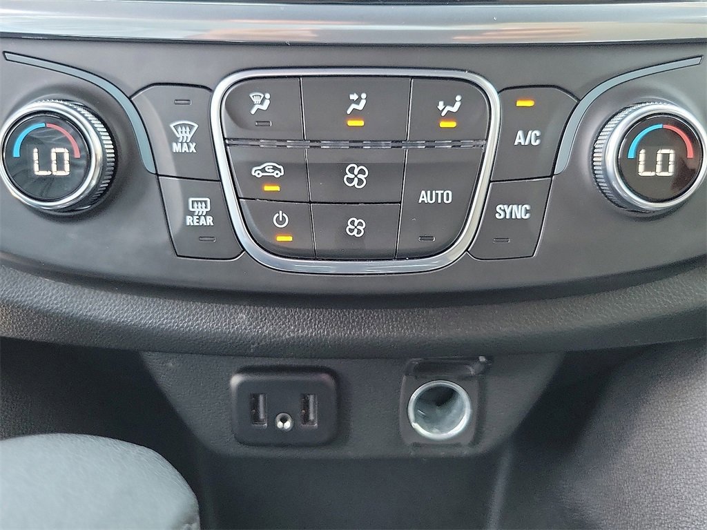 Used 2022 Chevrolet Traverse LS image 12