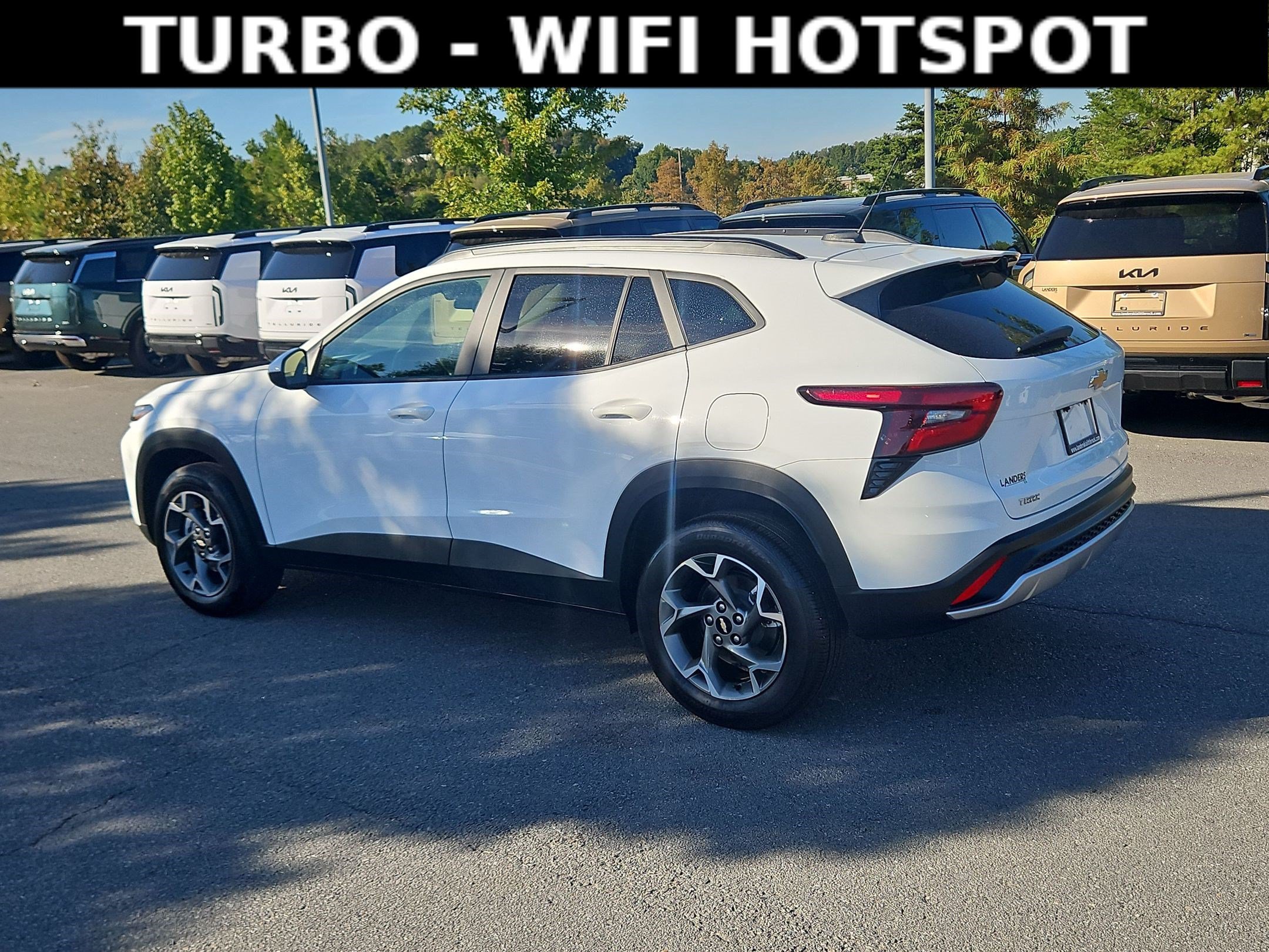 Used 2025 Chevrolet Trax LT FWD image 5