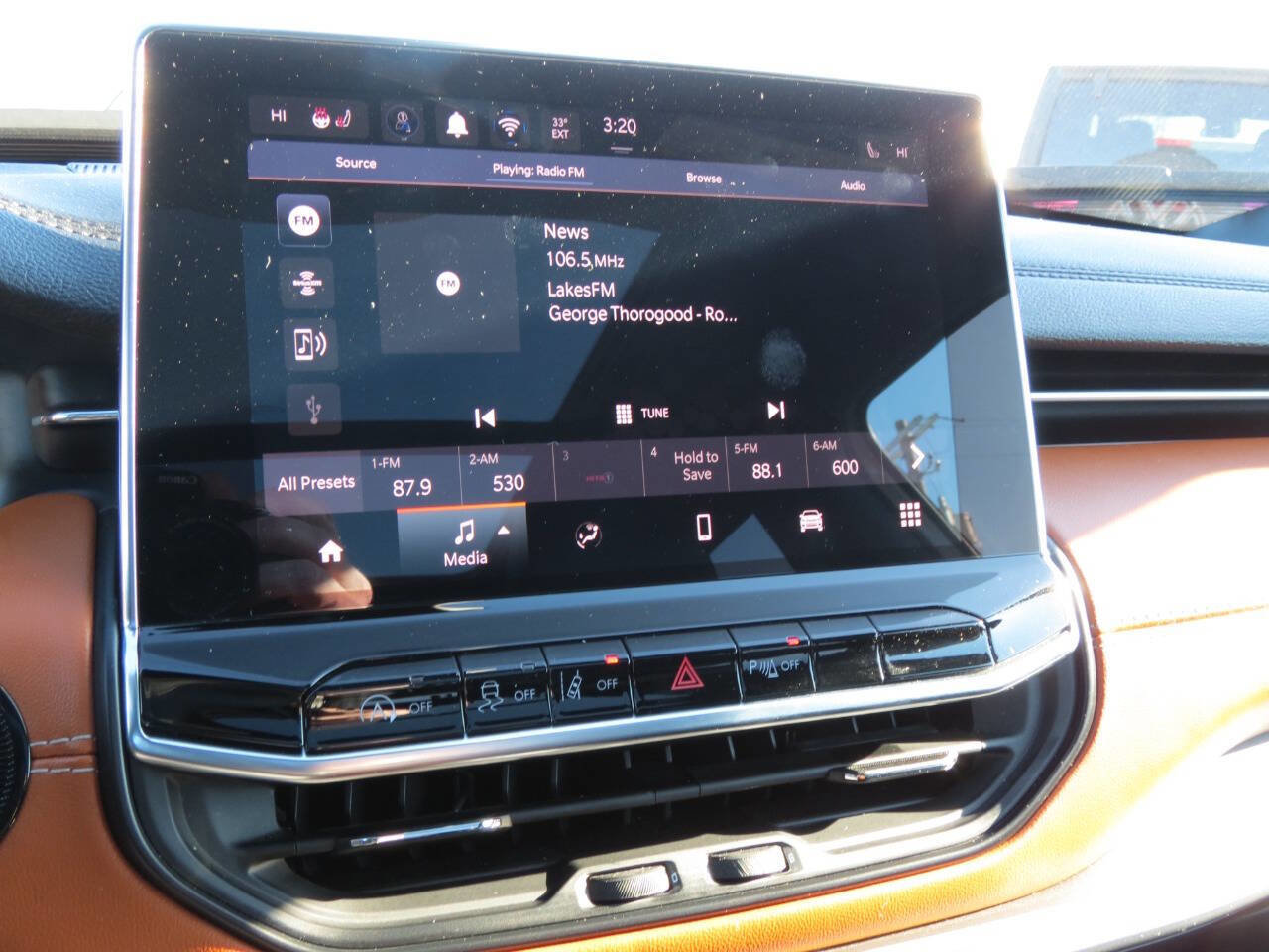 Used 2024 Jeep Compass Limited w/ Sun and Sound Group image 21