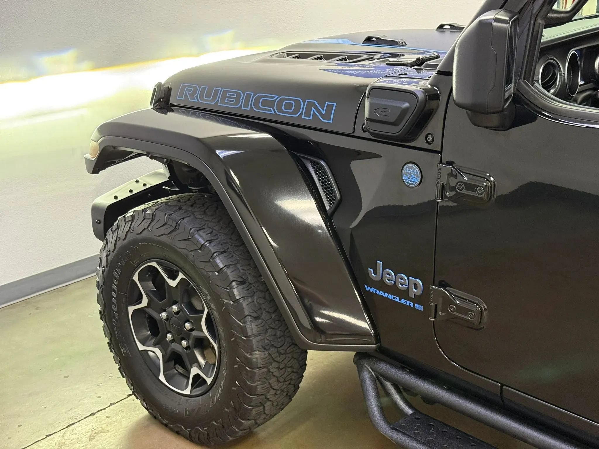 Used 2024 Jeep Wrangler Unlimited Rubicon 4xe AWD/4WD image 9