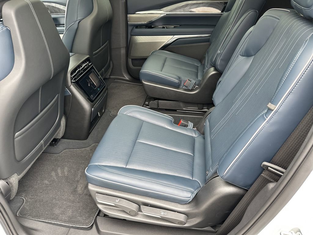 New 2026 Cadillac Escalade IQL Sport 2 w/ LPO, ONYX Package AWD/4WD image 27