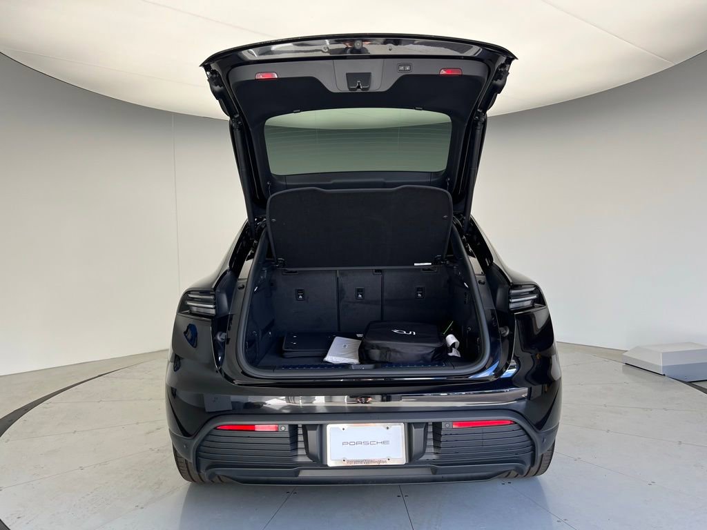 New 2025 Porsche Macan 4 Electric image 21