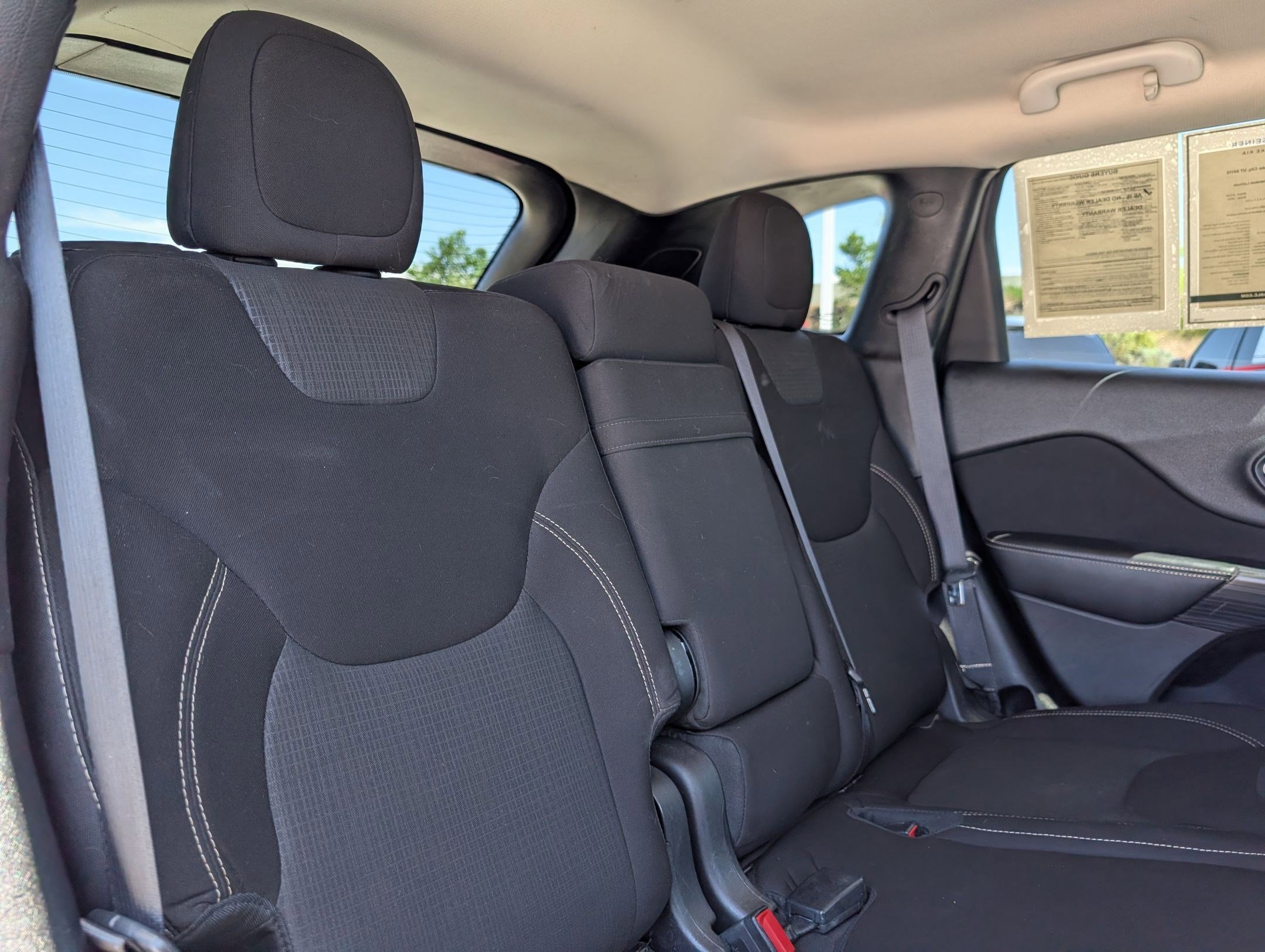 Used 2017 Jeep Cherokee Latitude w/ Safety/Convenience Group AWD/4WD image 26