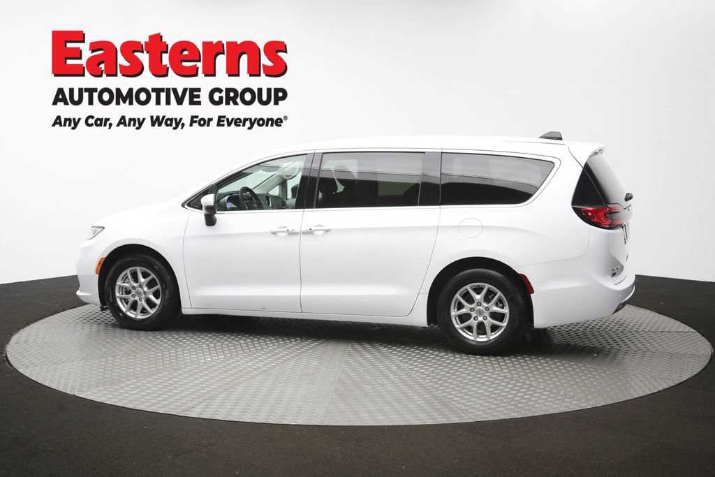 Used 2023 Chrysler Pacifica Touring-L FWD image 62