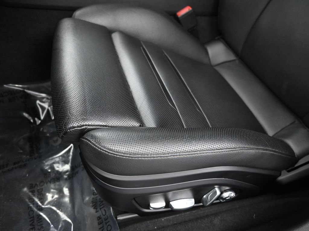 Certified 2018 Porsche Panamera 4 AWD/4WD image 23