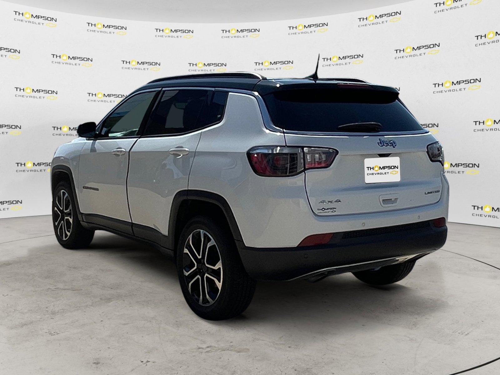 Used 2023 Jeep Compass Limited image 3
