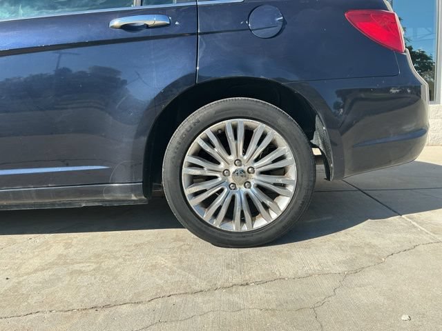 Used 2011 Chrysler 200 Limited FWD image 29