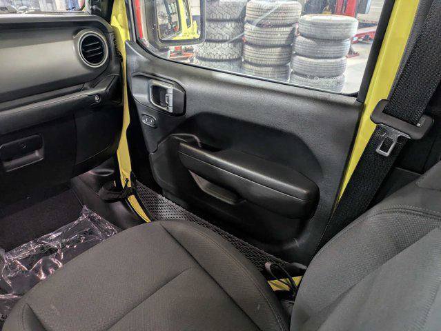 Certified 2023 Jeep Gladiator Sport AWD/4WD image 14