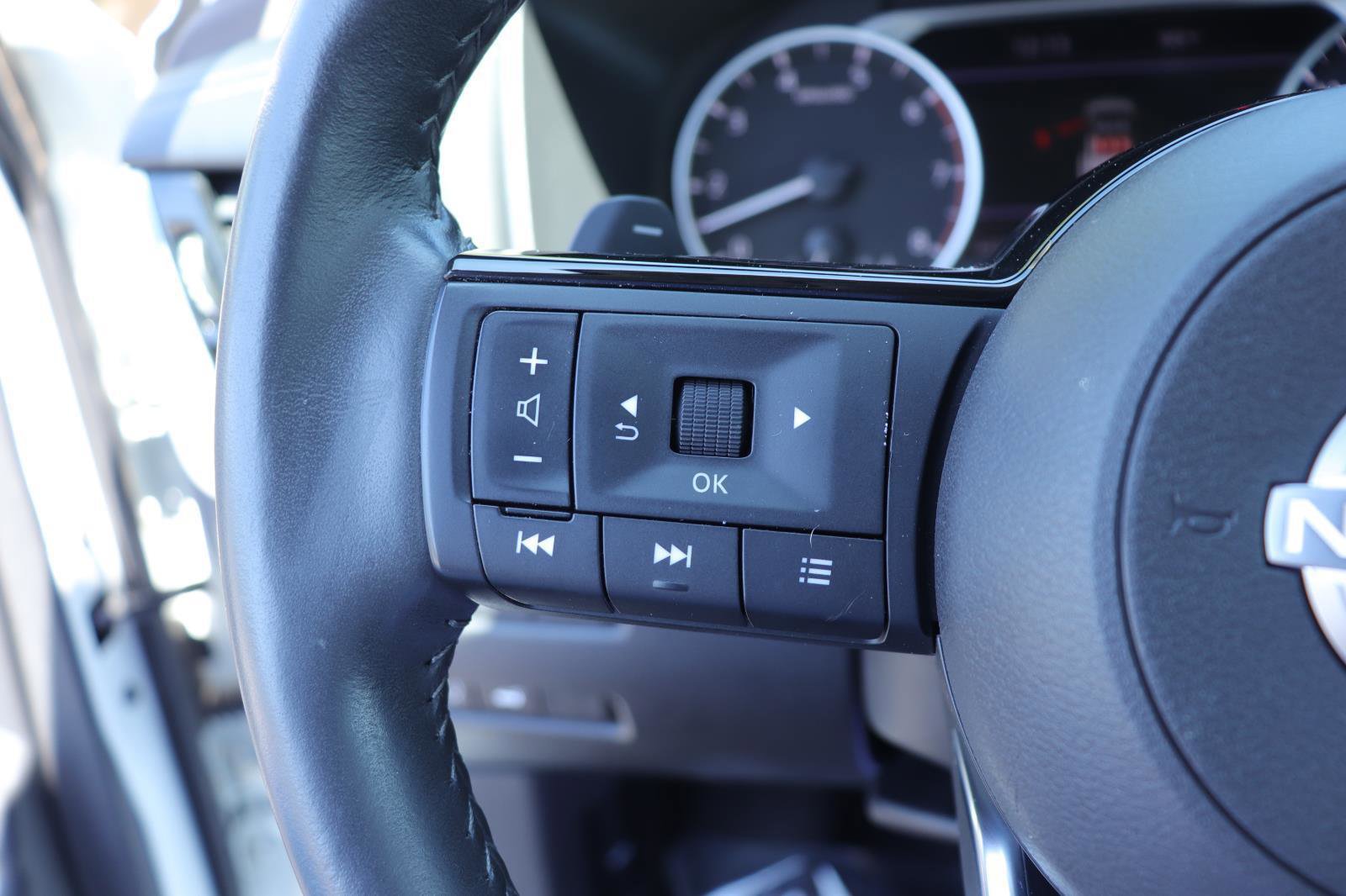 Used 2023 Nissan Rogue SL w/ SL Premium Package image 28