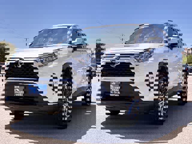 Used 2021 Toyota RAV4 XLE Premium image 11