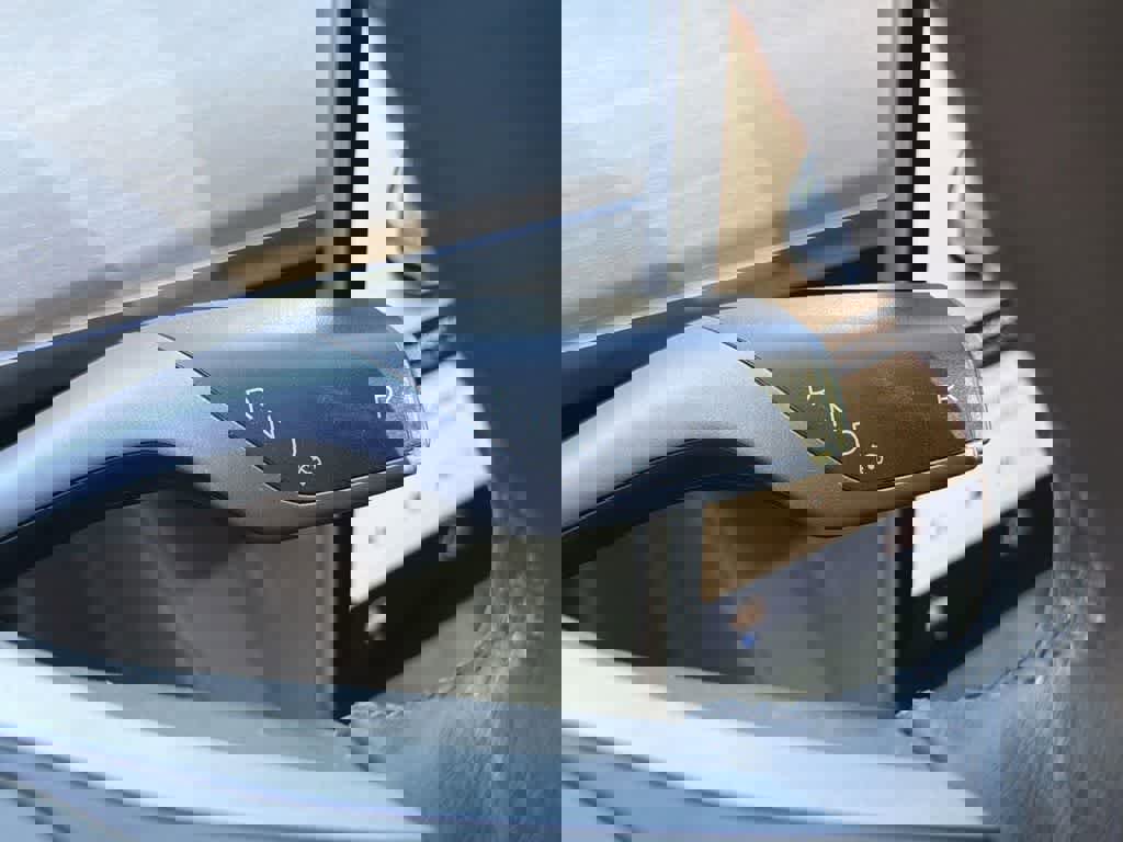 Used 2022 Tesla Model Y Long Range image 18