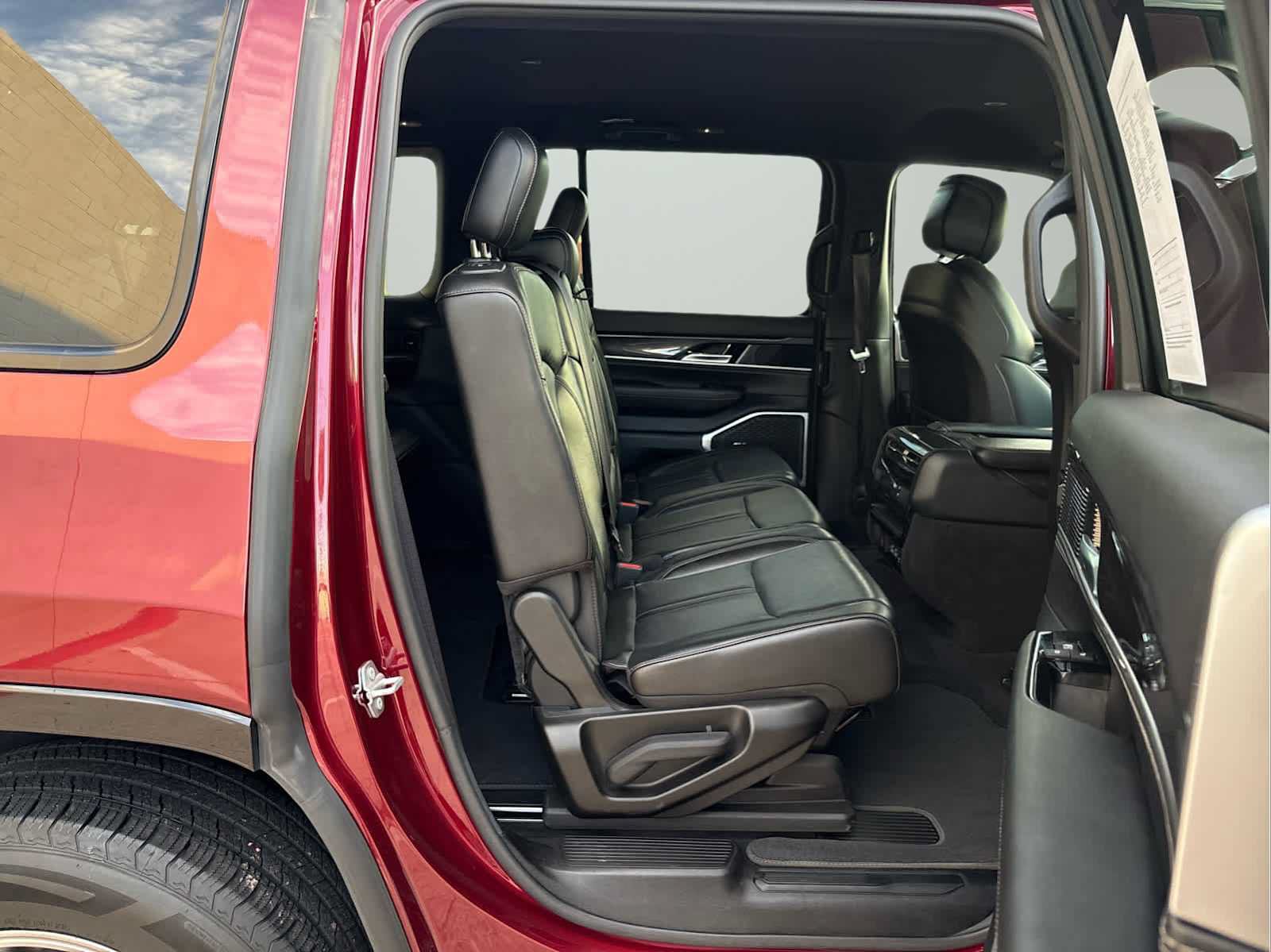 Used 2023 Jeep Wagoneer 2WD image 15