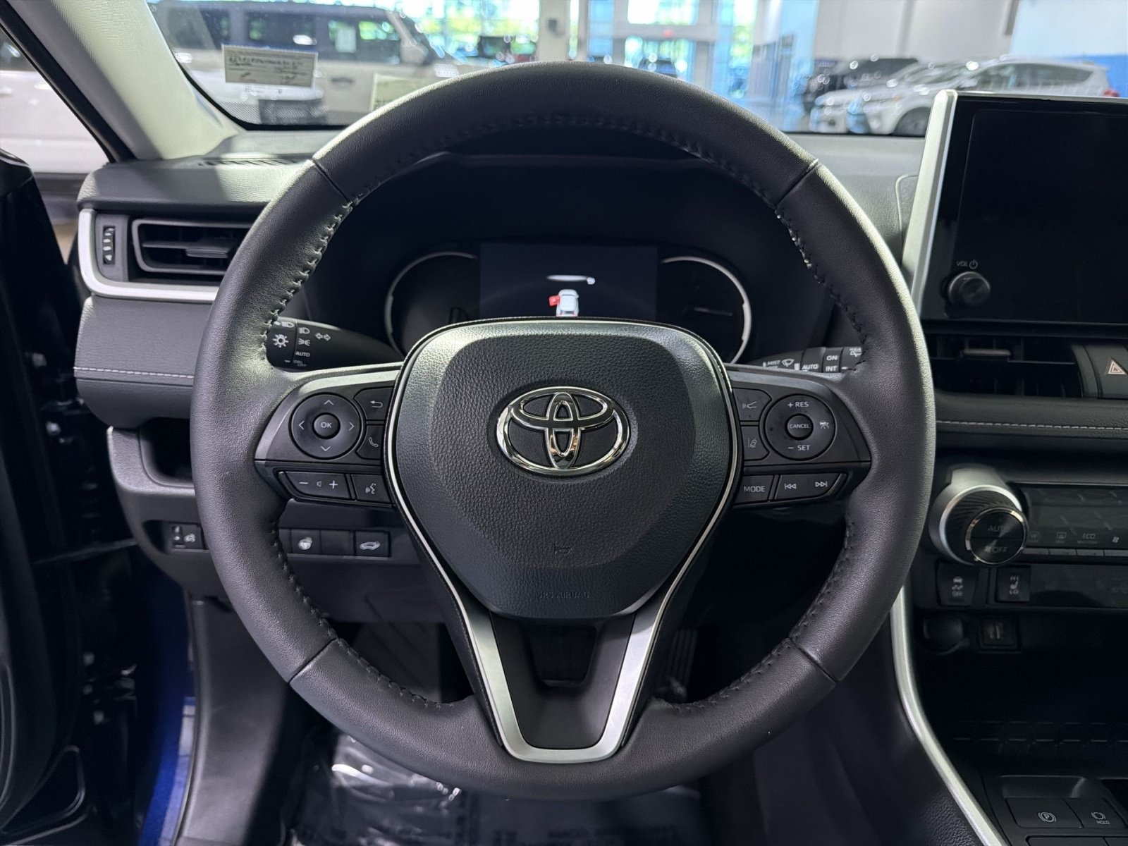 Used 2025 Toyota RAV4 XLE w/ Convenience Package AWD/4WD image 25