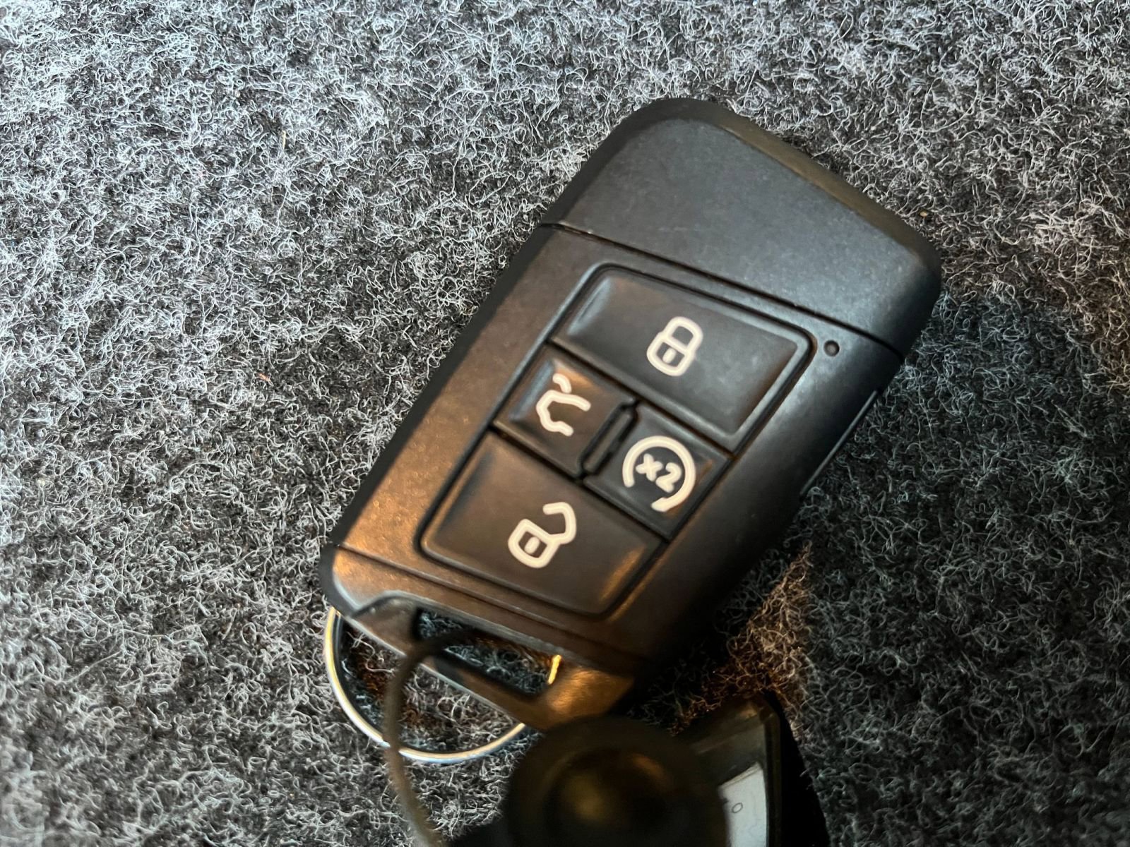 Used 2025 Volkswagen Jetta SE image 25