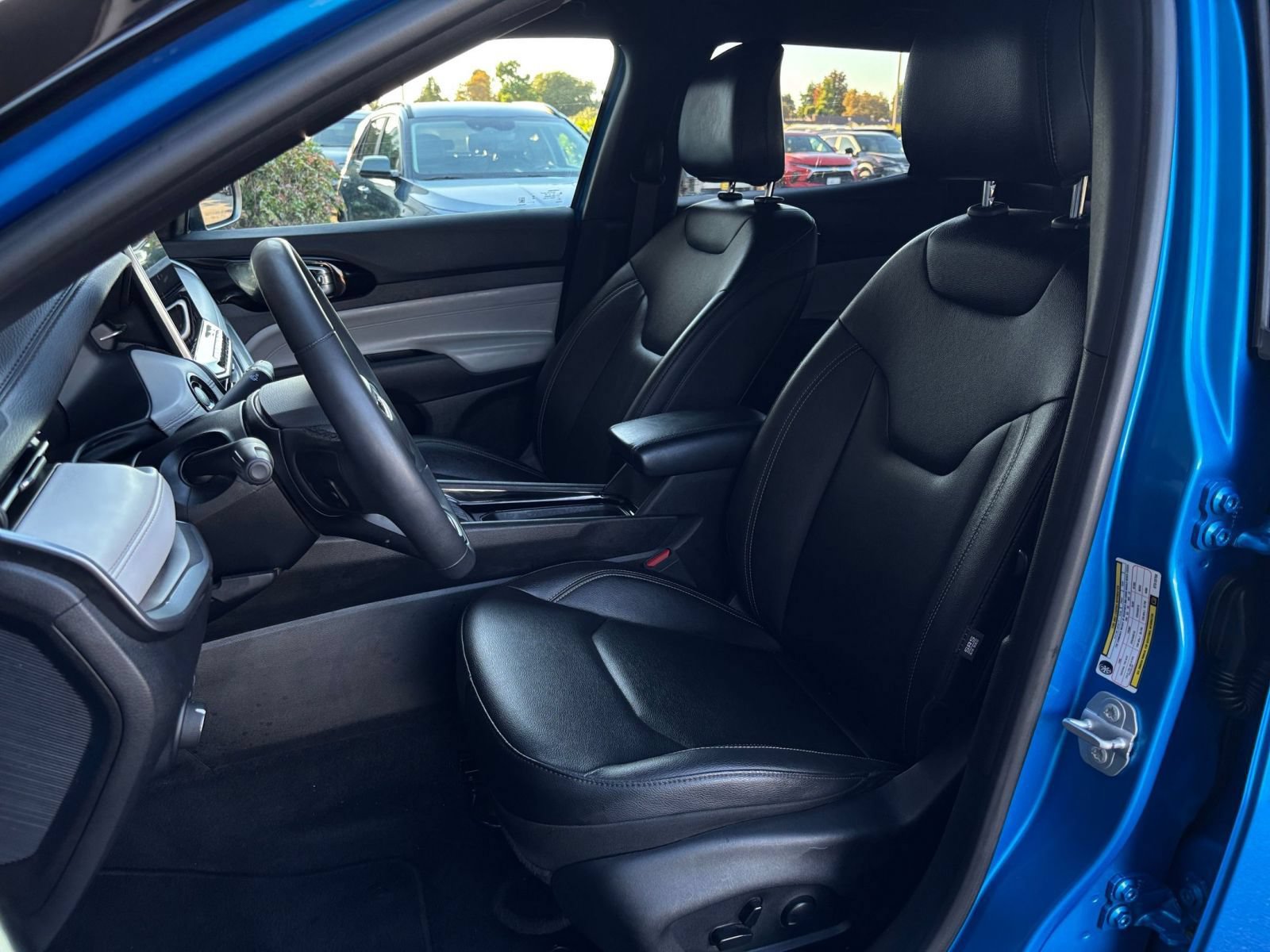 Used 2025 Jeep Compass Limited AWD/4WD image 35