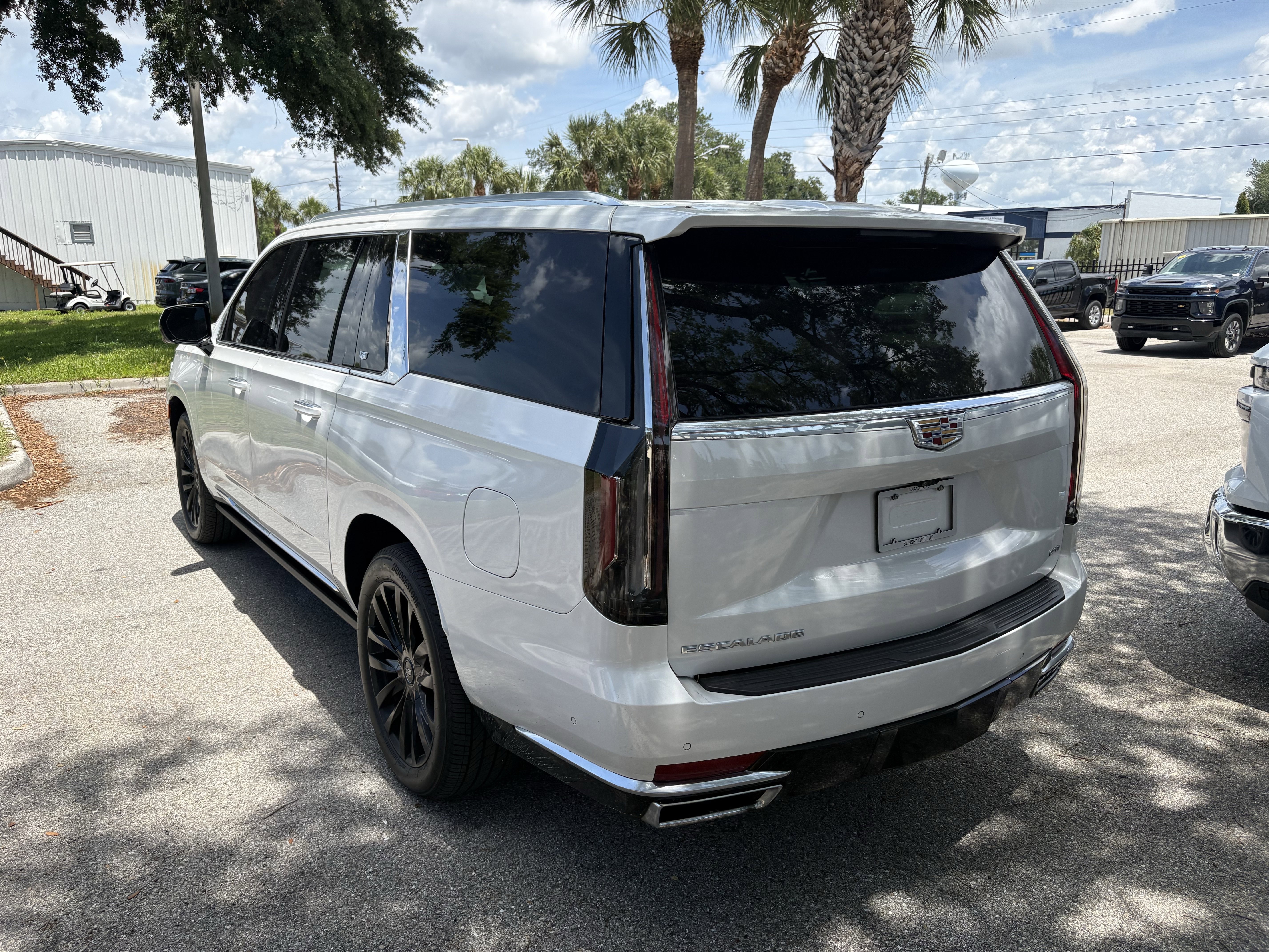 Used 2024 Cadillac Escalade ESV Premium Luxury w/ Performance Package AWD/4WD image 5