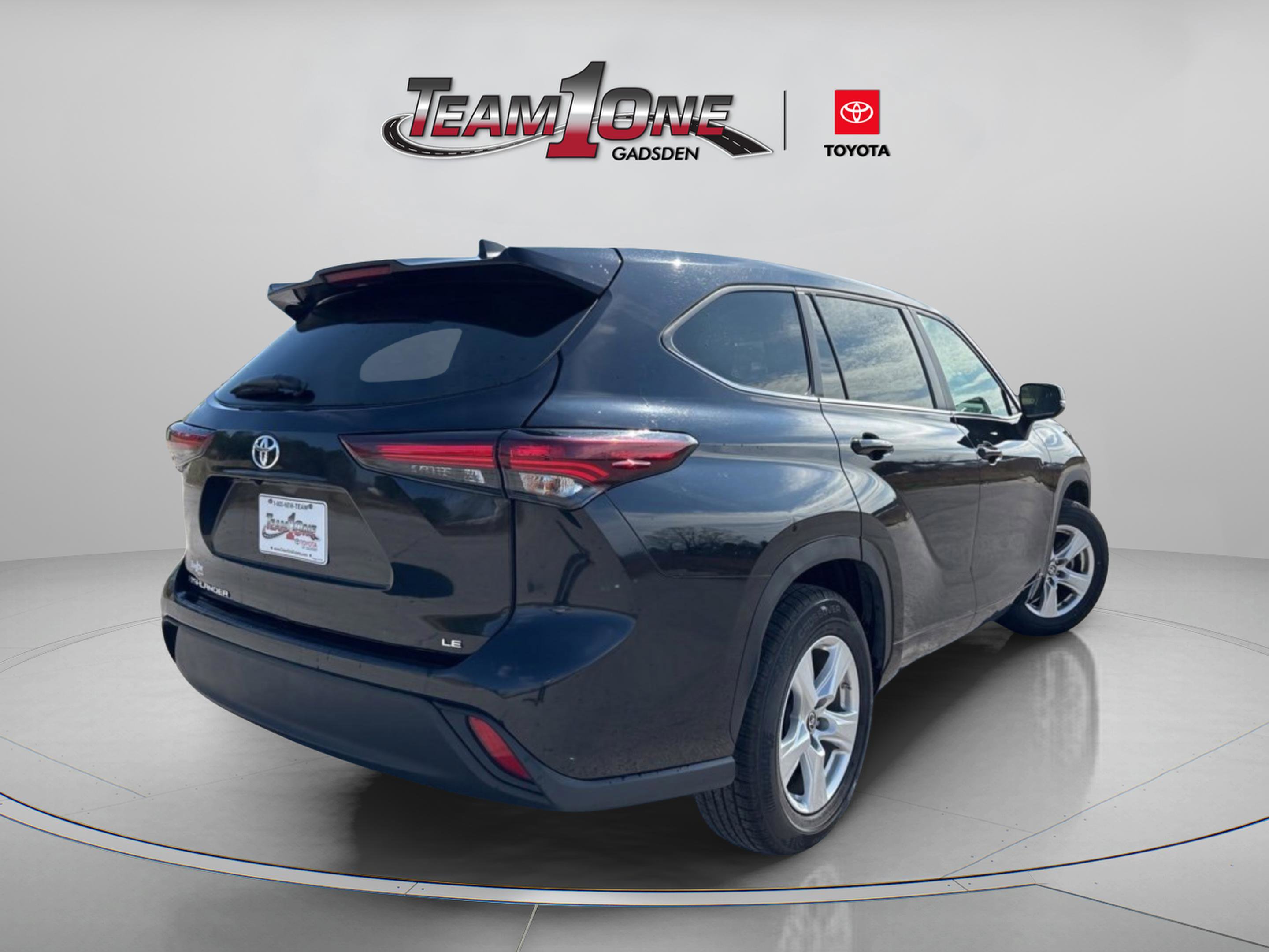 Used 2024 Toyota Highlander LE image 12