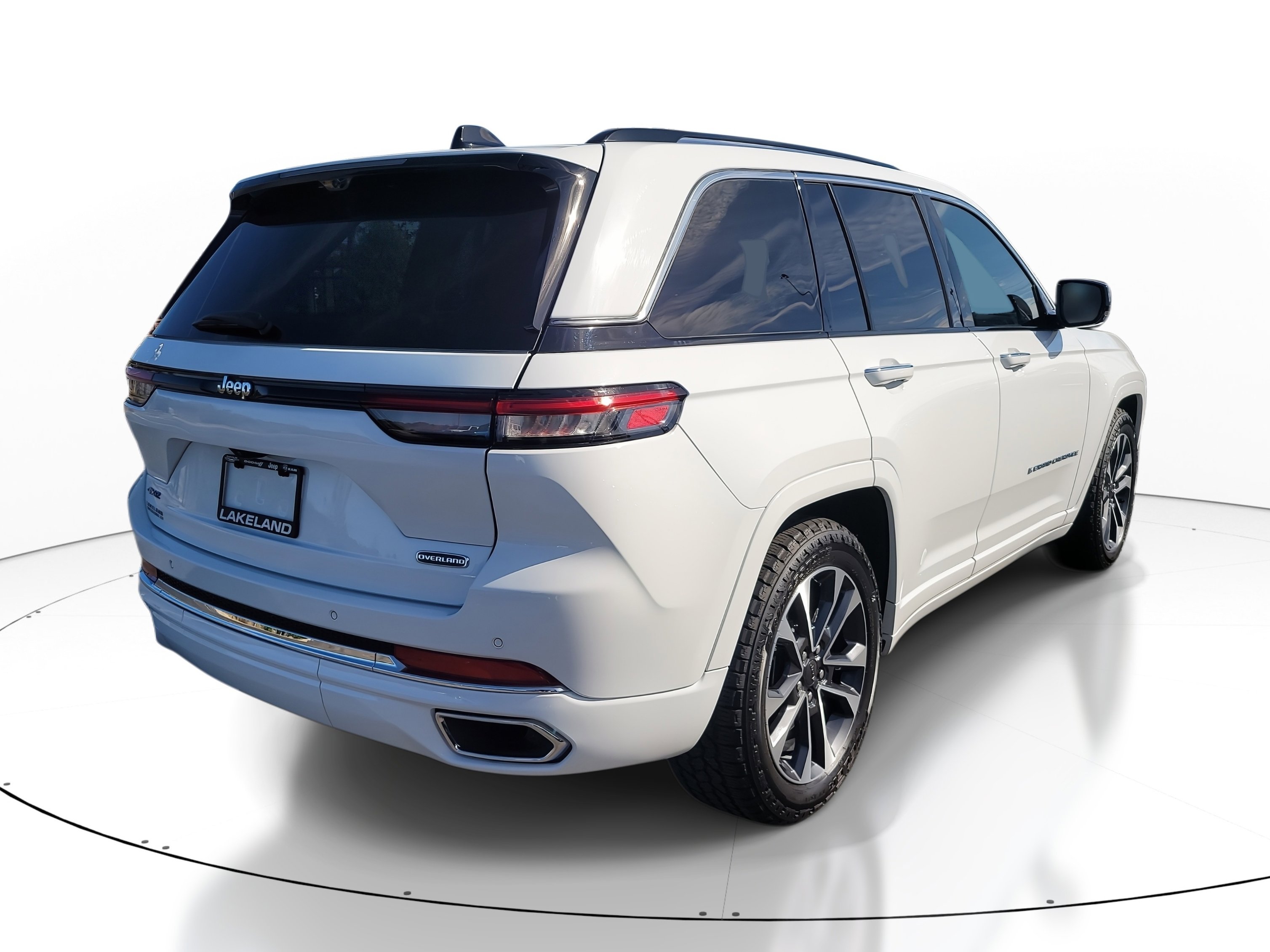 Used 2023 Jeep Grand Cherokee Overland w/ Luxury Tech Group IV image 4