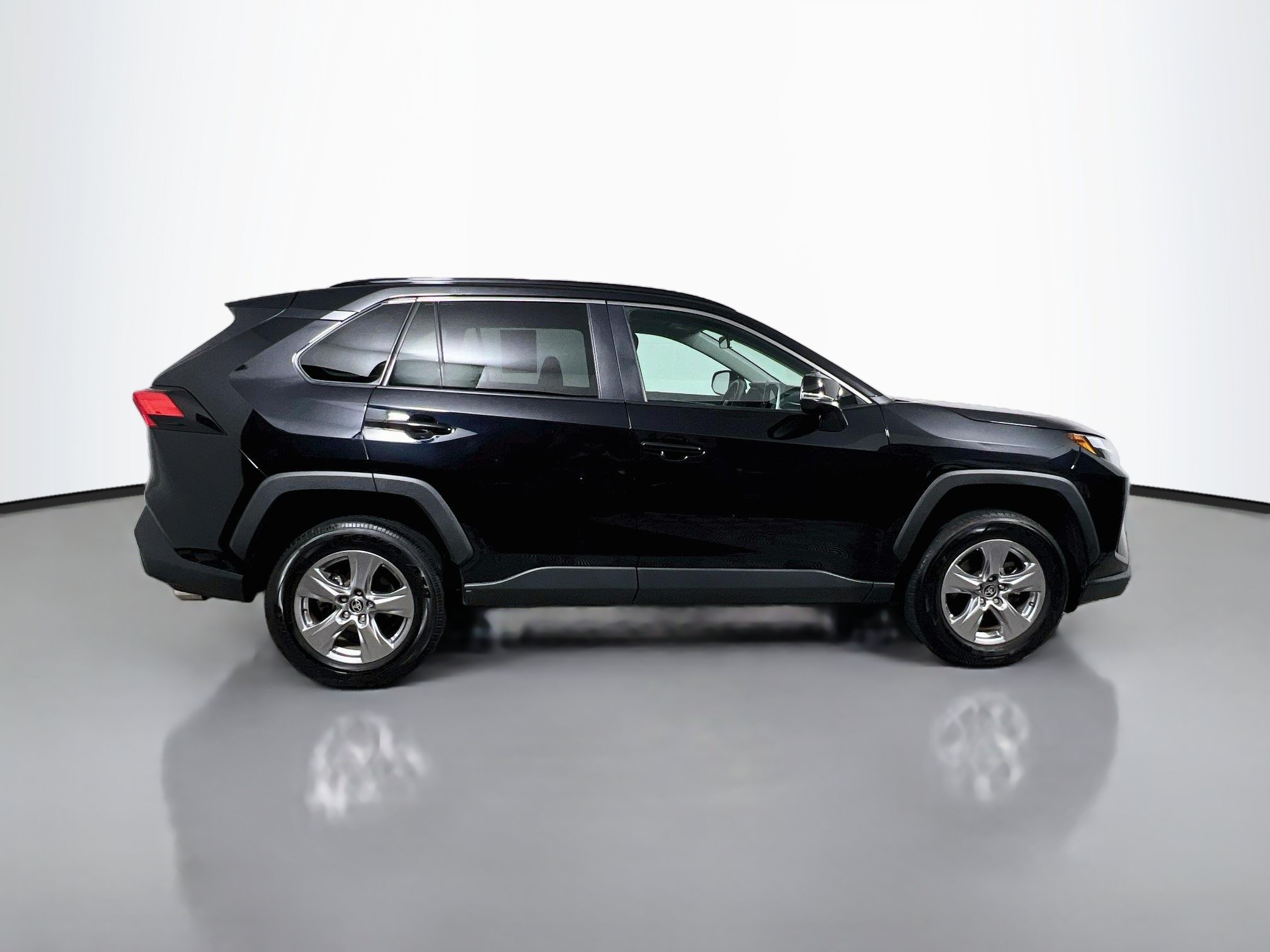 Used 2025 Toyota RAV4 XLE FWD image 3