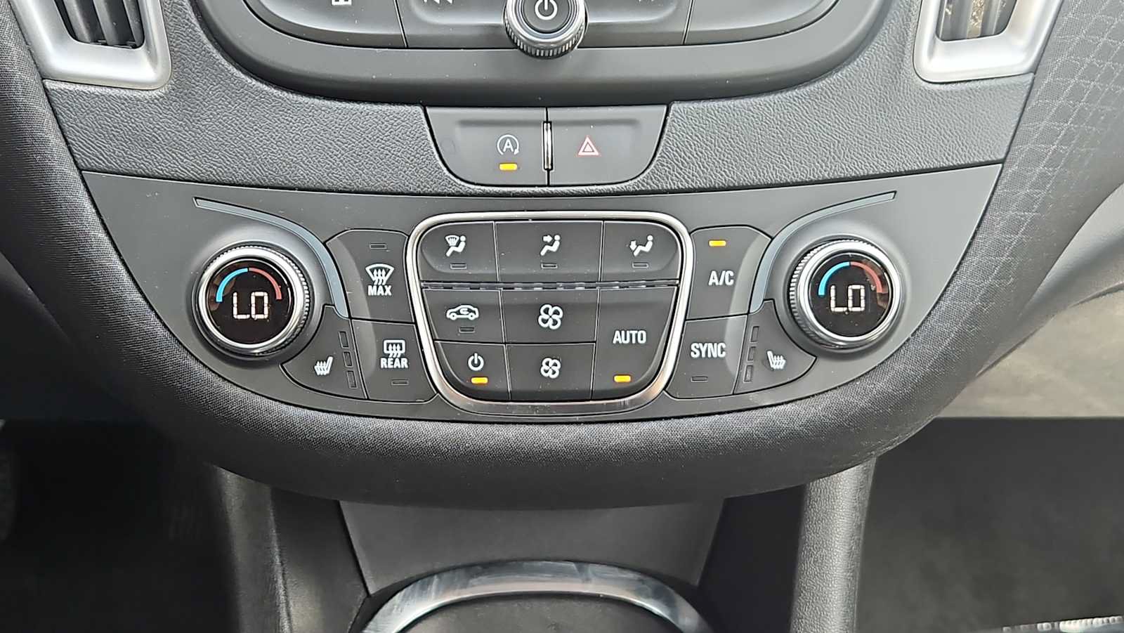 Used 2024 Chevrolet Malibu LT FWD image 17