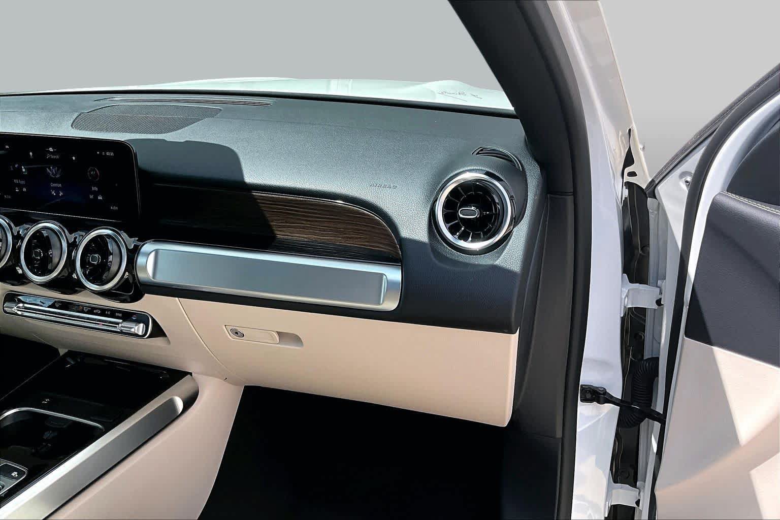Used 2025 Mercedes-Benz GLB 250 image 19