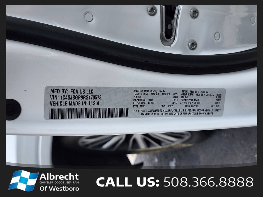 Used 2024 Jeep Grand Wagoneer L Series III AWD/4WD image 38