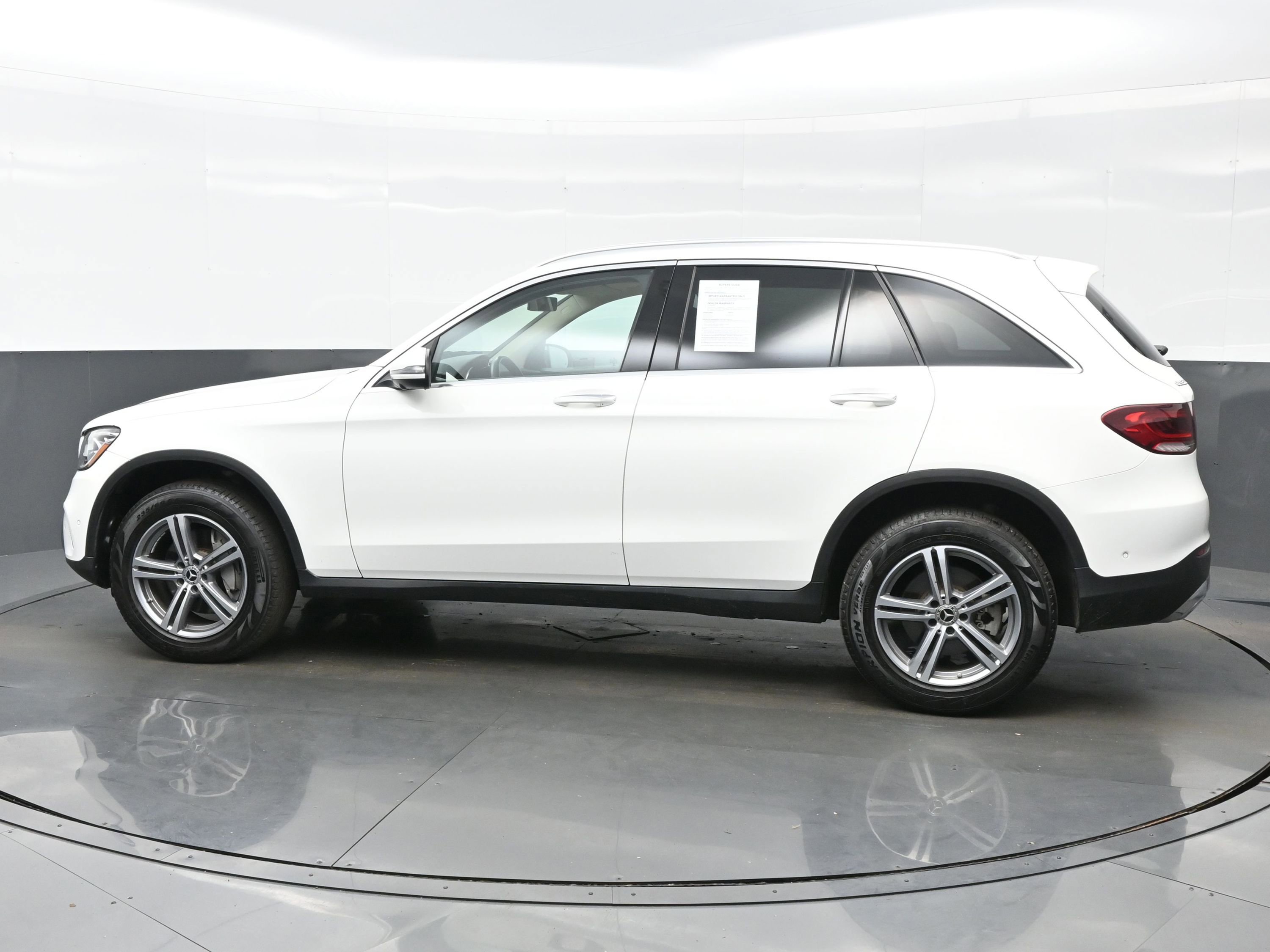 Used 2022 Mercedes-Benz GLC 300 4MATIC image 3
