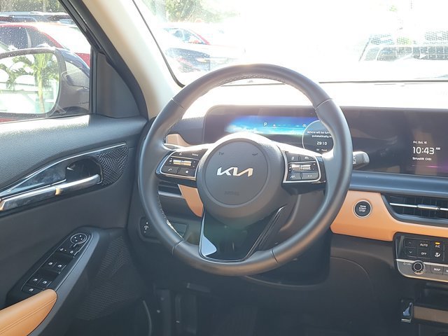Used 2024 Kia Seltos EX FWD image 3