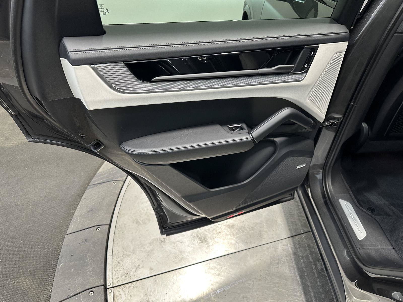 New 2026 Porsche Cayenne Coupe AWD/4WD image 34