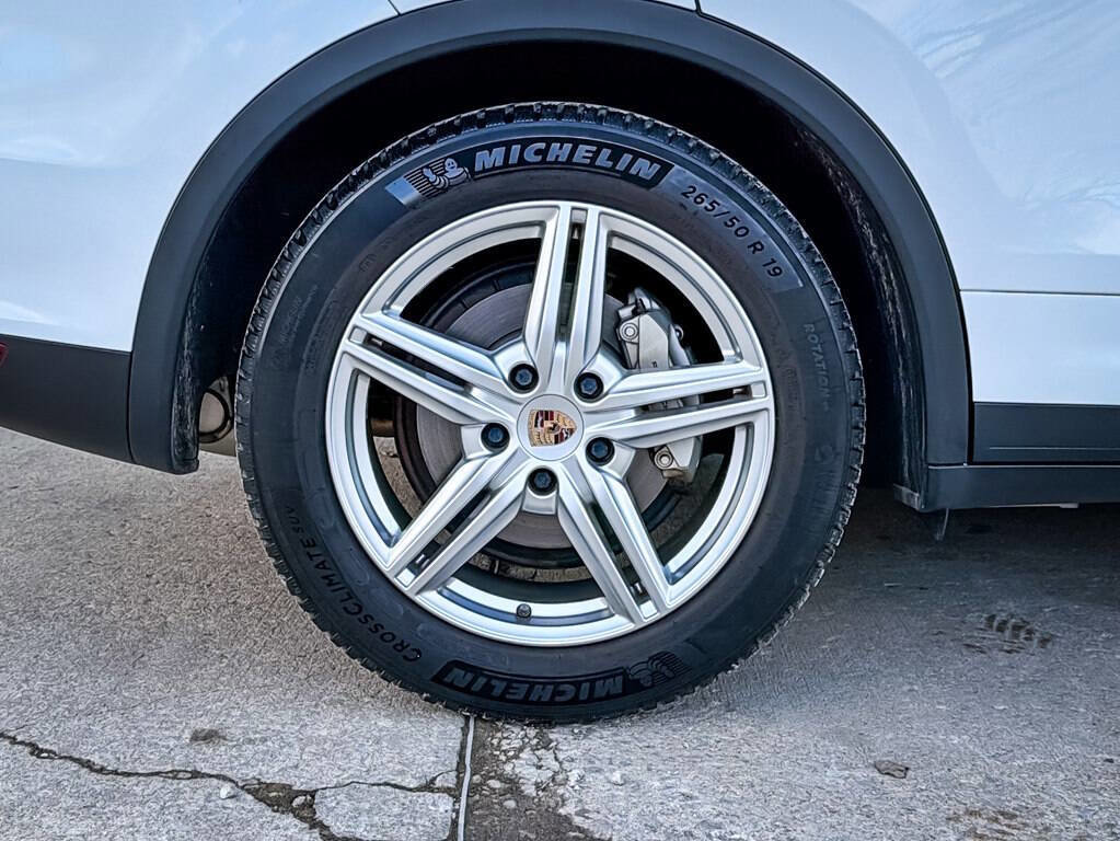 Used 2013 Porsche Cayenne S image 12