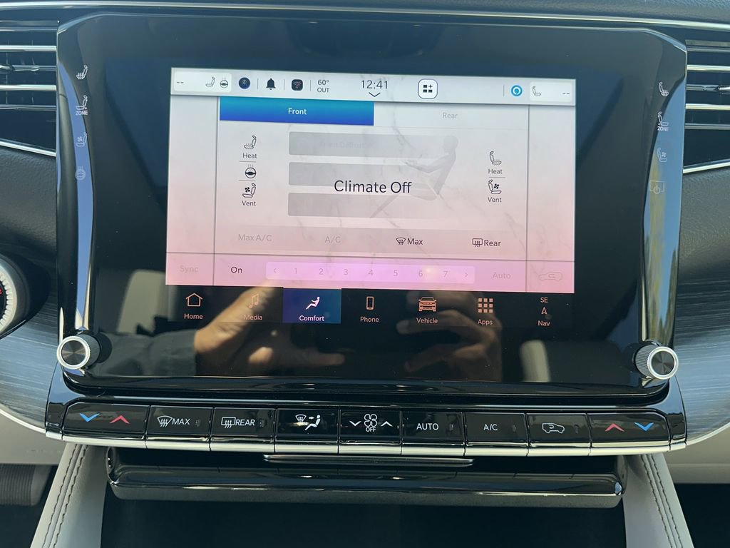 Used 2024 Jeep Wagoneer L Series III w/ Premium Group I image 32