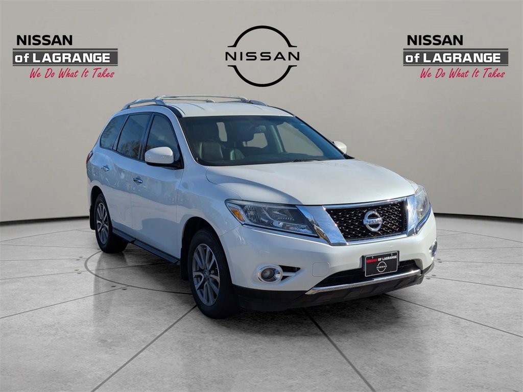 Used 2015 Nissan Pathfinder SV image 3