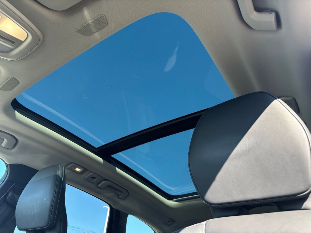 Certified 2024 Volvo XC60 B5 Ultimate w/ Climate Package image 12