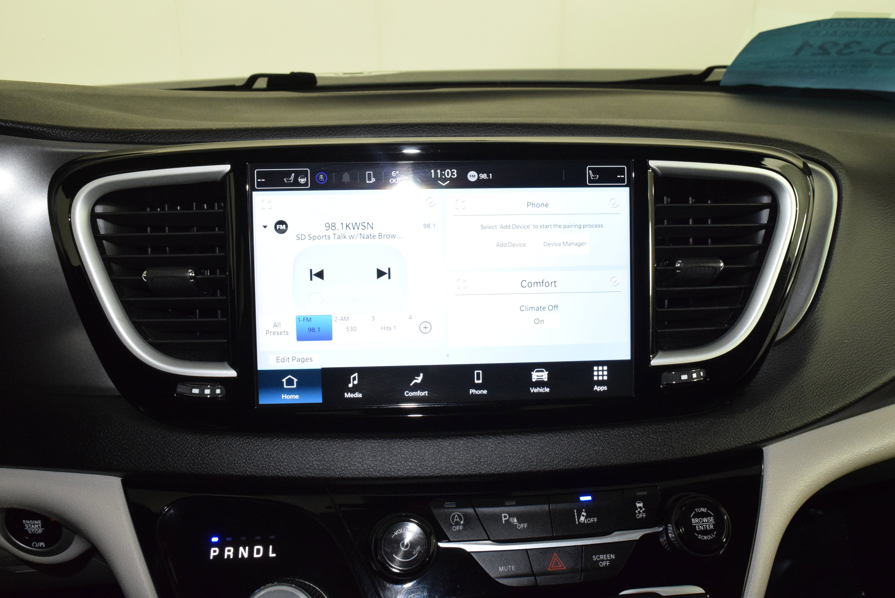 Used 2024 Chrysler Pacifica Touring-L image 17