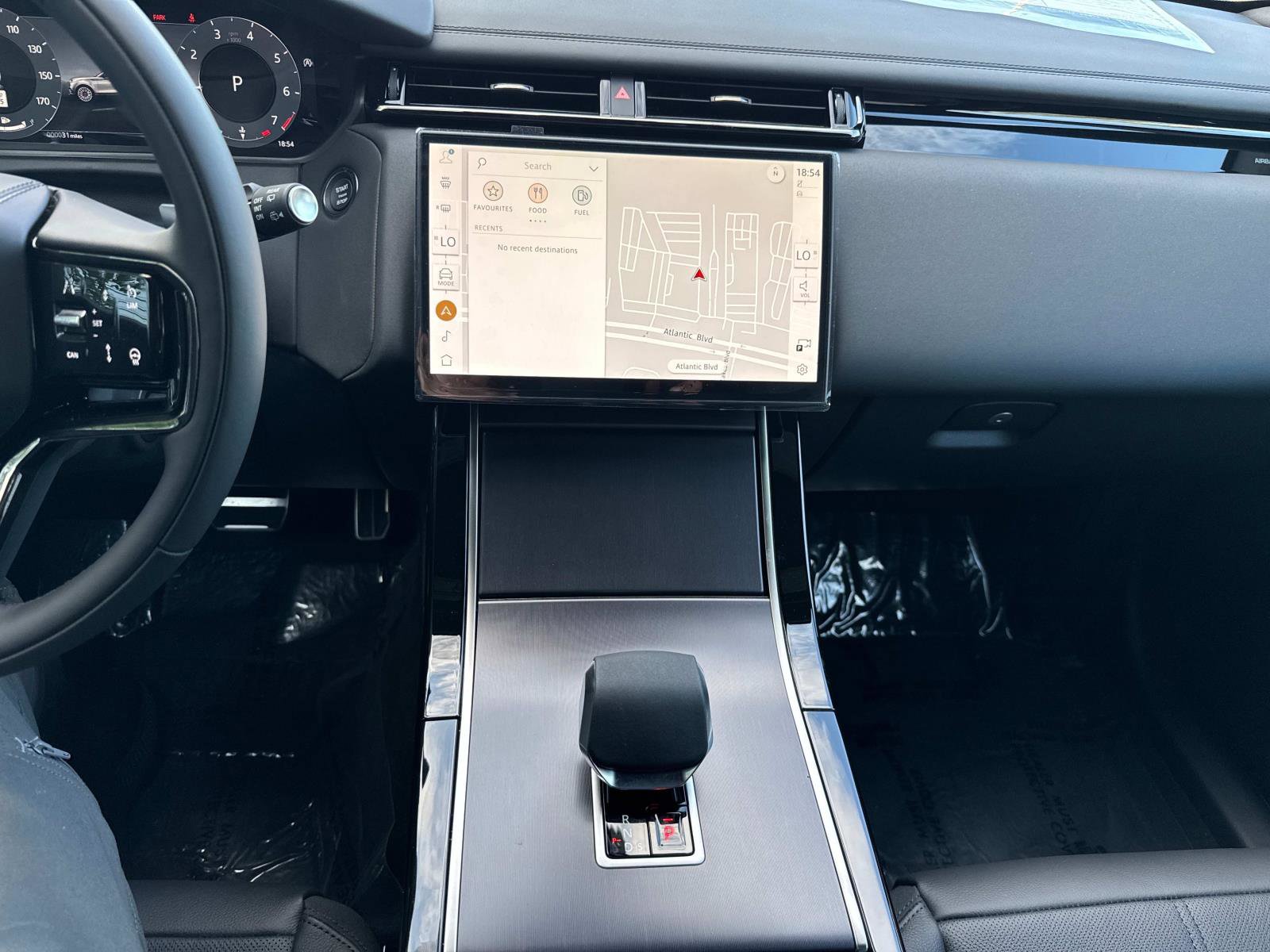 New 2026 Land Rover Range Rover Velar Dynamic SE image 33