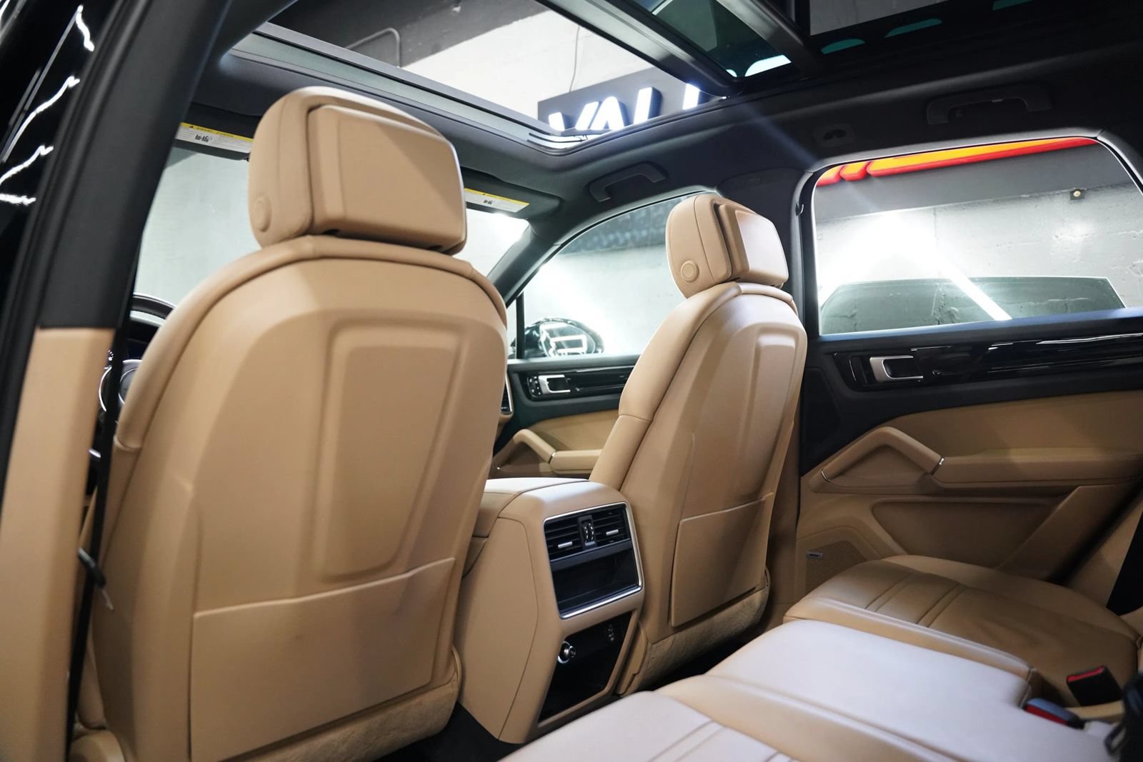 Used 2019 Porsche Cayenne AWD/4WD image 18