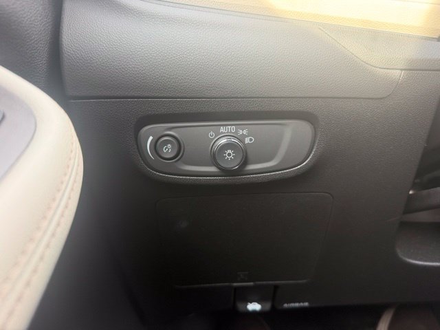 Used 2025 Buick Encore GX Avenir w/ Avenir Technology Package AWD/4WD image 15