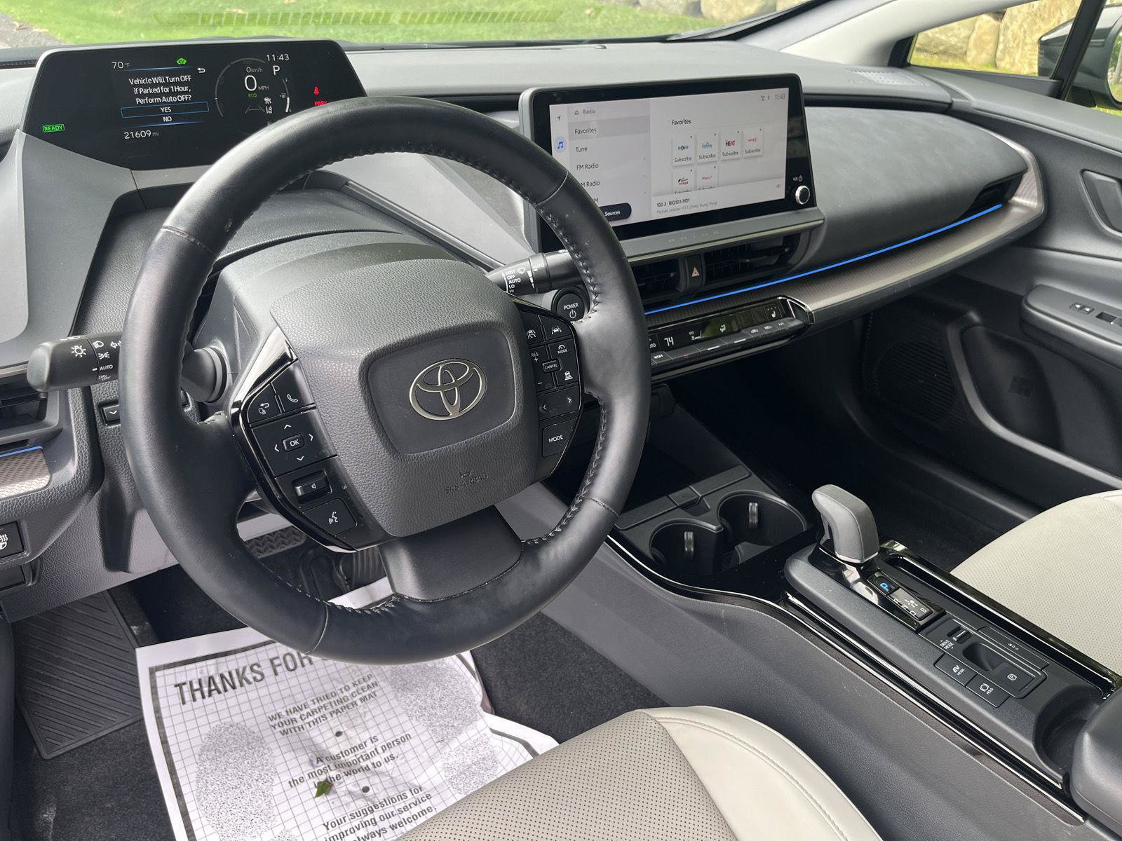 Used 2025 Toyota Prius XLE AWD/4WD image 40
