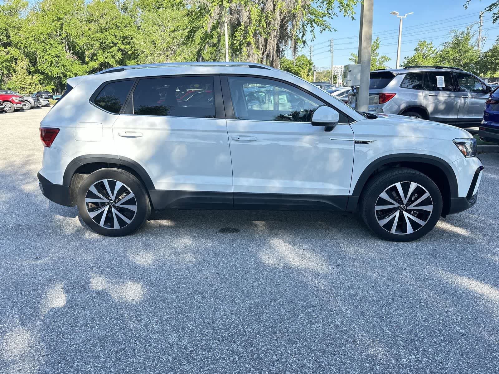 Used 2023 Volkswagen Taos SE w/ Panoramic Sunroof Package AWD/4WD image 7