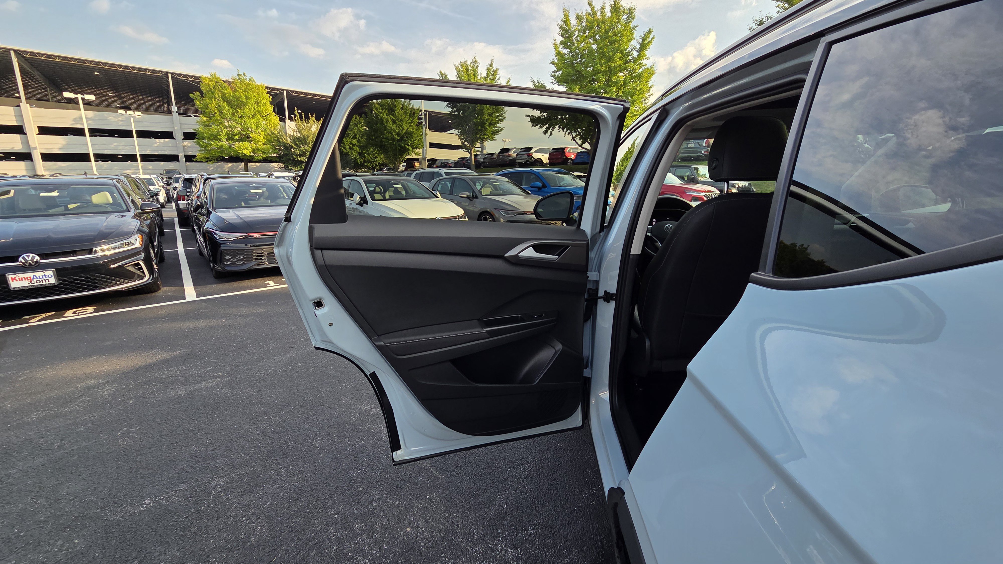 Certified 2025 Volkswagen Taos SE AWD/4WD image 29