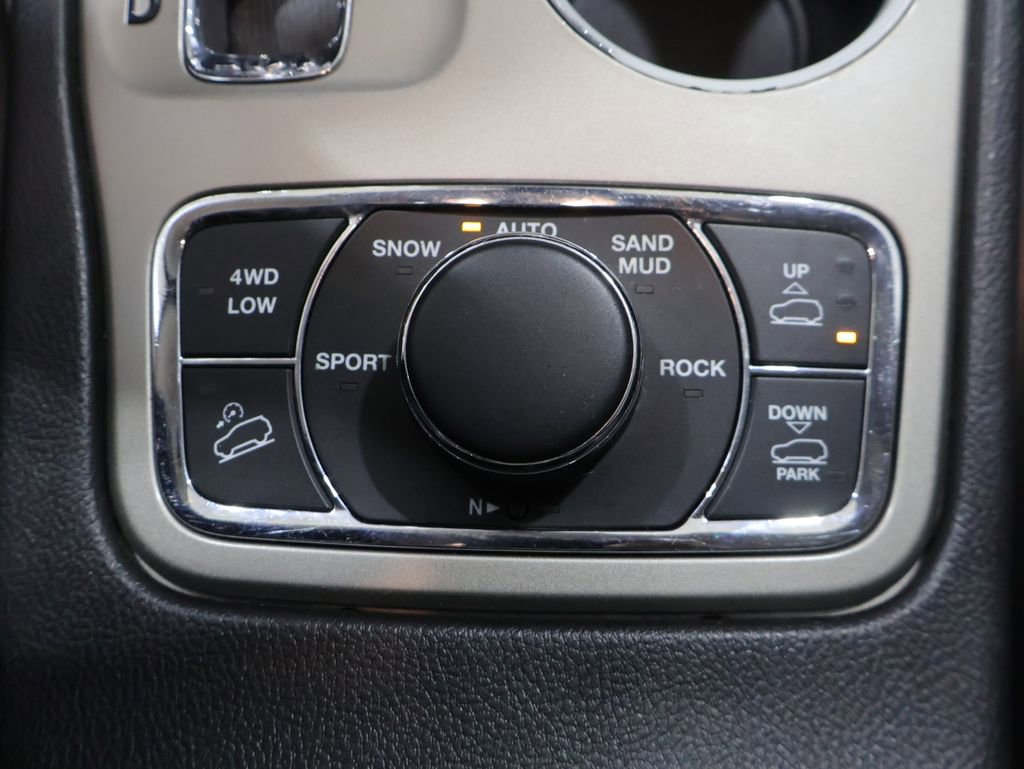 Used 2012 Jeep Grand Cherokee Overland AWD/4WD image 34